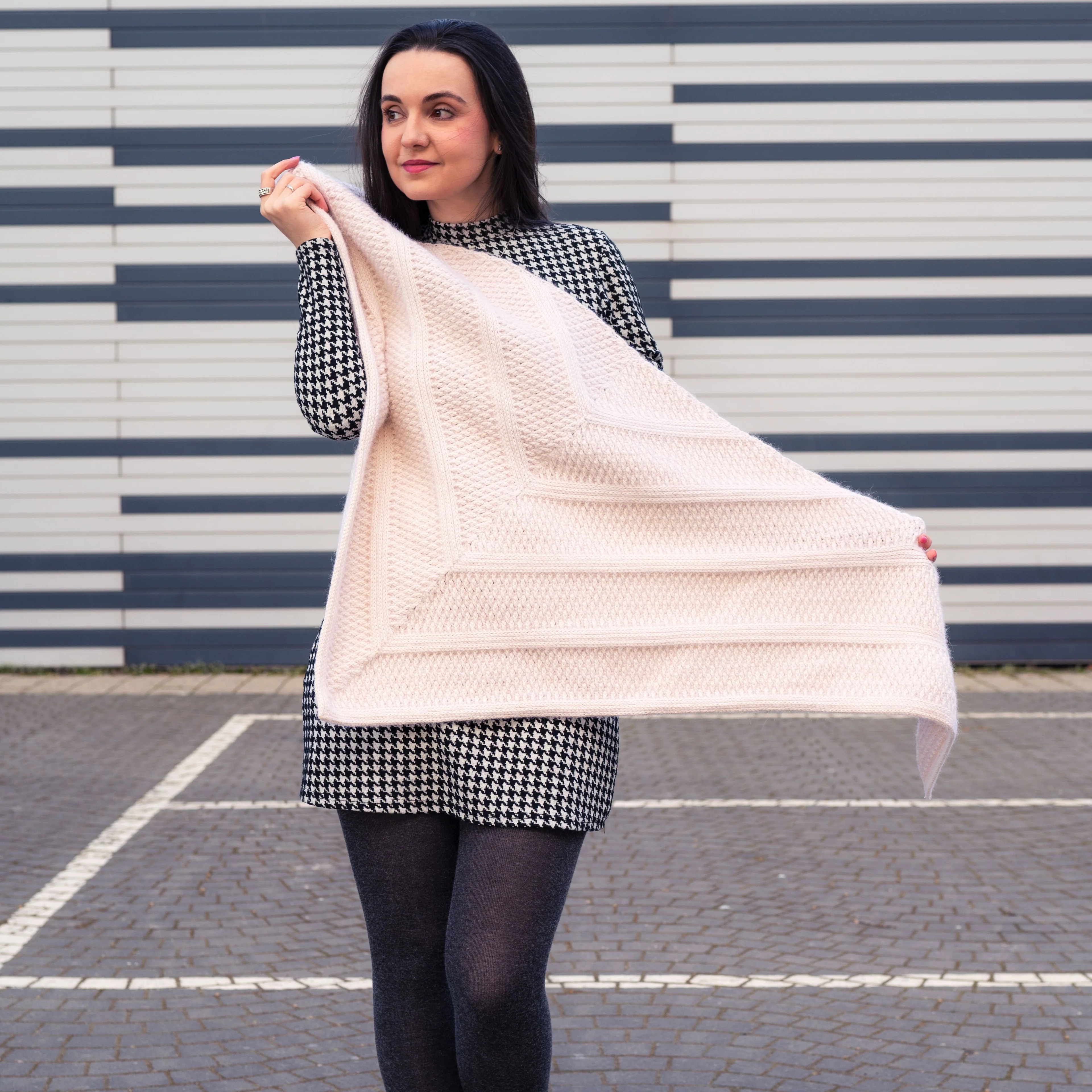 Cosmopolitan - Shawl - Image 2