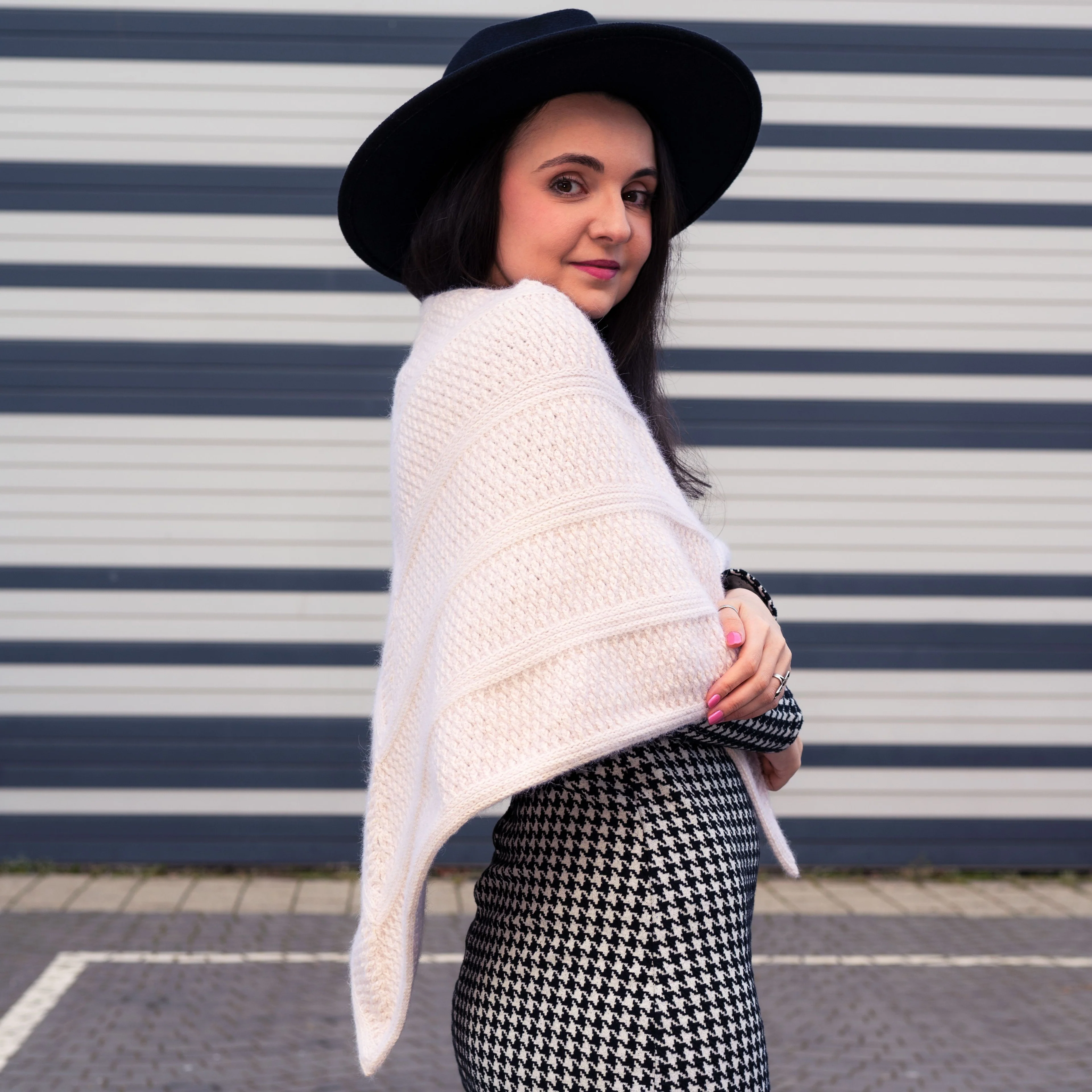 Cosmopolitan - Shawl - Image 4